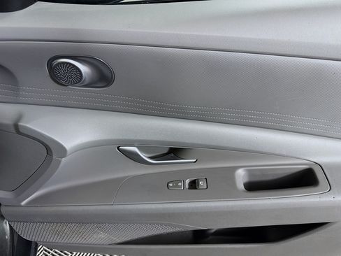 Used 2025 Hyundai Elantra SE FWD image 30