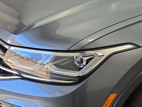 Certified 2024 Volkswagen Tiguan SEL R-Line image 30