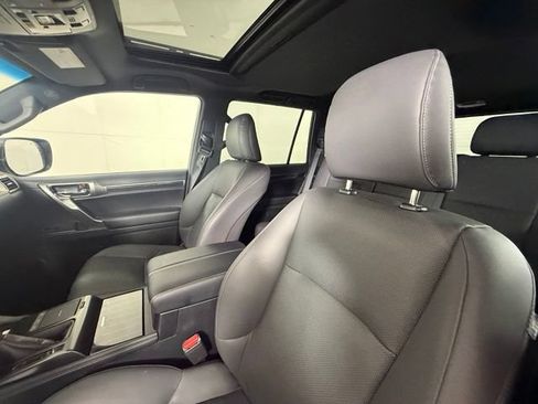 Used 2023 Lexus GX 460 Premium w/ Premium Package AWD/4WD image 5