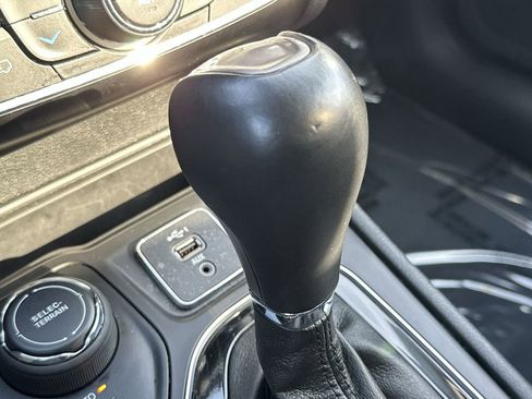 Used 2023 Jeep Cherokee Altitude Lux image 20