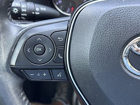 Used 2019 Toyota RAV4 XLE Premium FWD image 21