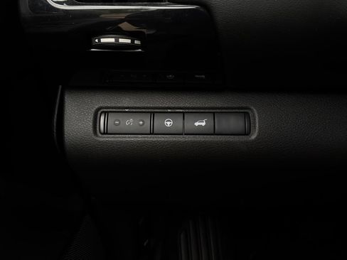 Used 2025 Nissan Pathfinder SV FWD image 23