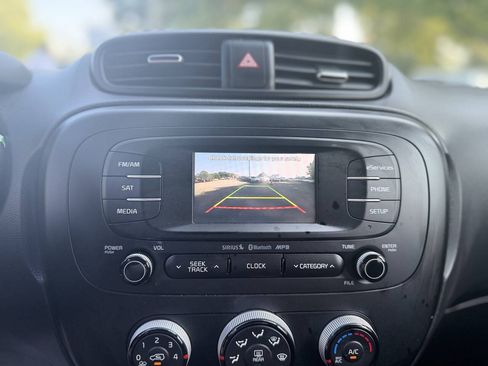 Used 2015 Kia Soul + FWD image 17