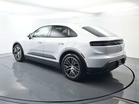 Certified 2025 Porsche Macan Electric image 3