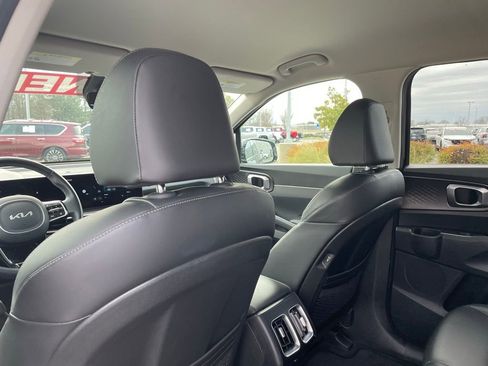 Used 2025 Kia Sorento S image 27