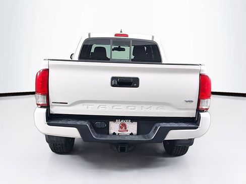 Used 2017 Toyota Tacoma TRD Sport w/ Tow Package RWD image 8