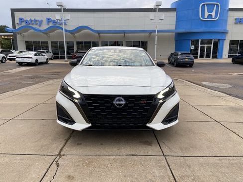 Used 2023 Nissan Altima 2.0 SR FWD image 3