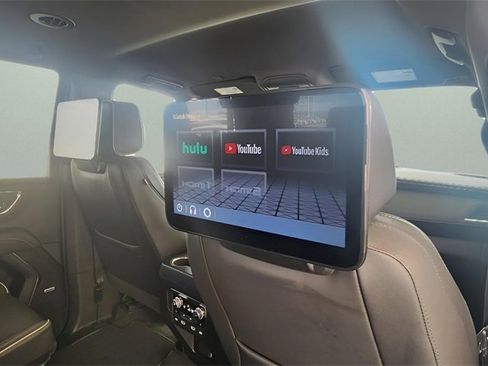 Used 2024 GMC Yukon SLT w/ SLT Luxury Package image 24