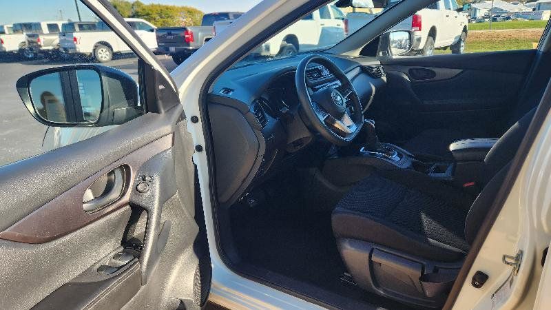 Used 2022 Nissan Rogue Sport S FWD image 11