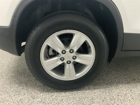 Used 2019 Chevrolet Trax LT w/ LT Convenience Package AWD/4WD image 12