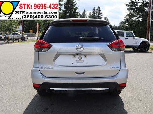 Used 2018 Nissan Rogue SV AWD/4WD image 8