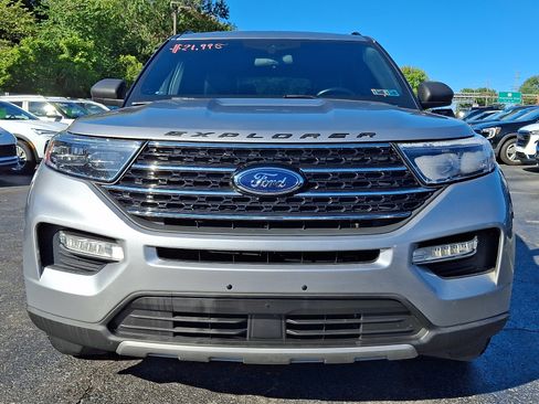 Used 2020 Ford Explorer XLT w/ Equipment Group 202A AWD/4WD image 2