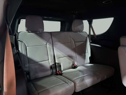 Used 2023 Chevrolet Suburban Z71 w/ Luxury Package image 27