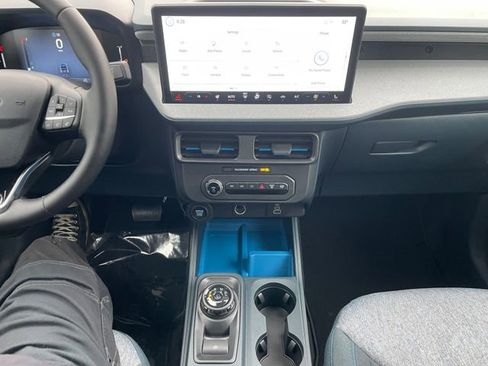 New 2025 Ford Maverick XLT w/ XLT Luxury Package image 31