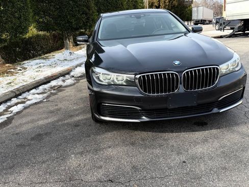 Used 2019 BMW 740i xDrive AWD/4WD image 9