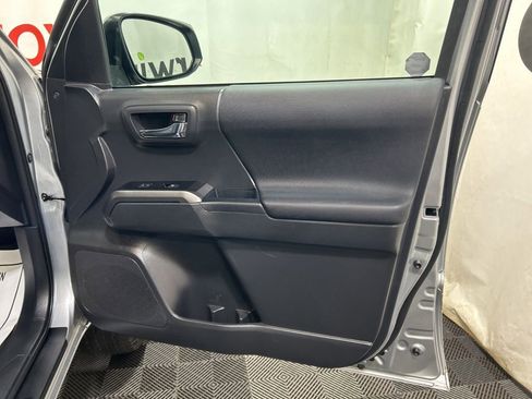 Used 2023 Toyota Tacoma TRD Off-Road image 11