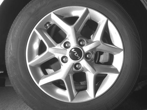 Used 2025 Kia Soul LX w/ LX Technology Package image 13