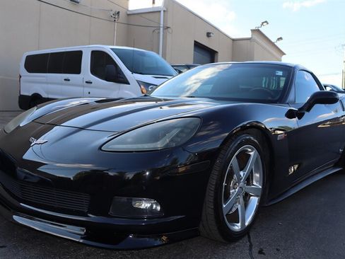 Used 2008 Chevrolet Corvette Coupe w/ Z51 Performance Package RWD image 3