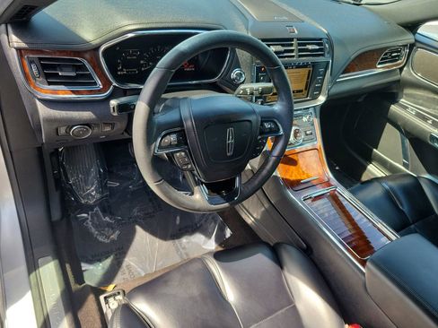 Used 2019 Lincoln Continental Premiere FWD image 13