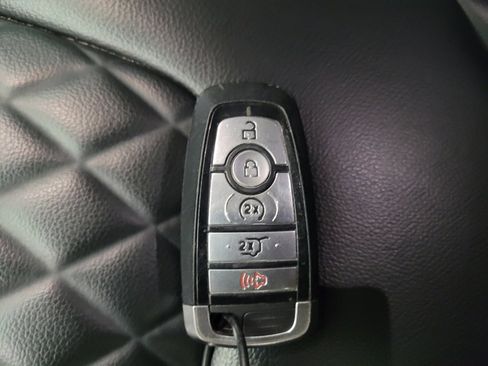 Used 2024 Ford Edge Titanium image 32