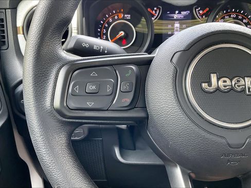 Used 2024 Jeep Gladiator Sport AWD/4WD image 18