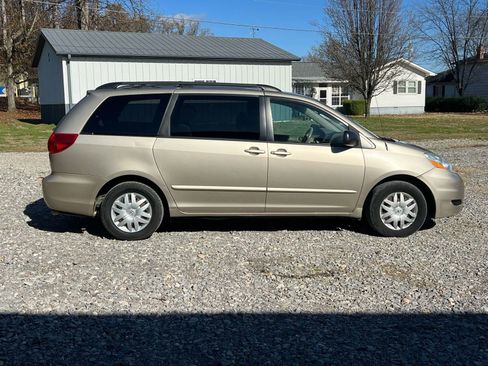 Used 2009 Toyota Sienna LE image 6