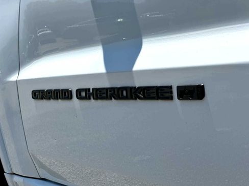 Used 2021 Jeep Grand Cherokee Limited w/ Quick Order Package 28K 80th AWD/4WD image 15
