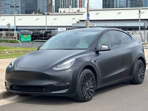 Used 2022 Tesla Model Y Long Range image 1