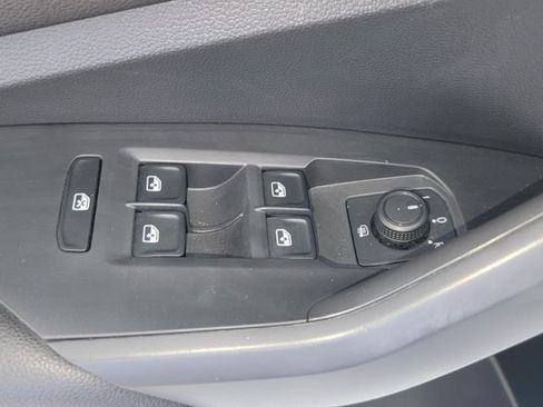 Used 2020 Volkswagen Jetta SE w/ SE Cold Weather Package FWD image 31