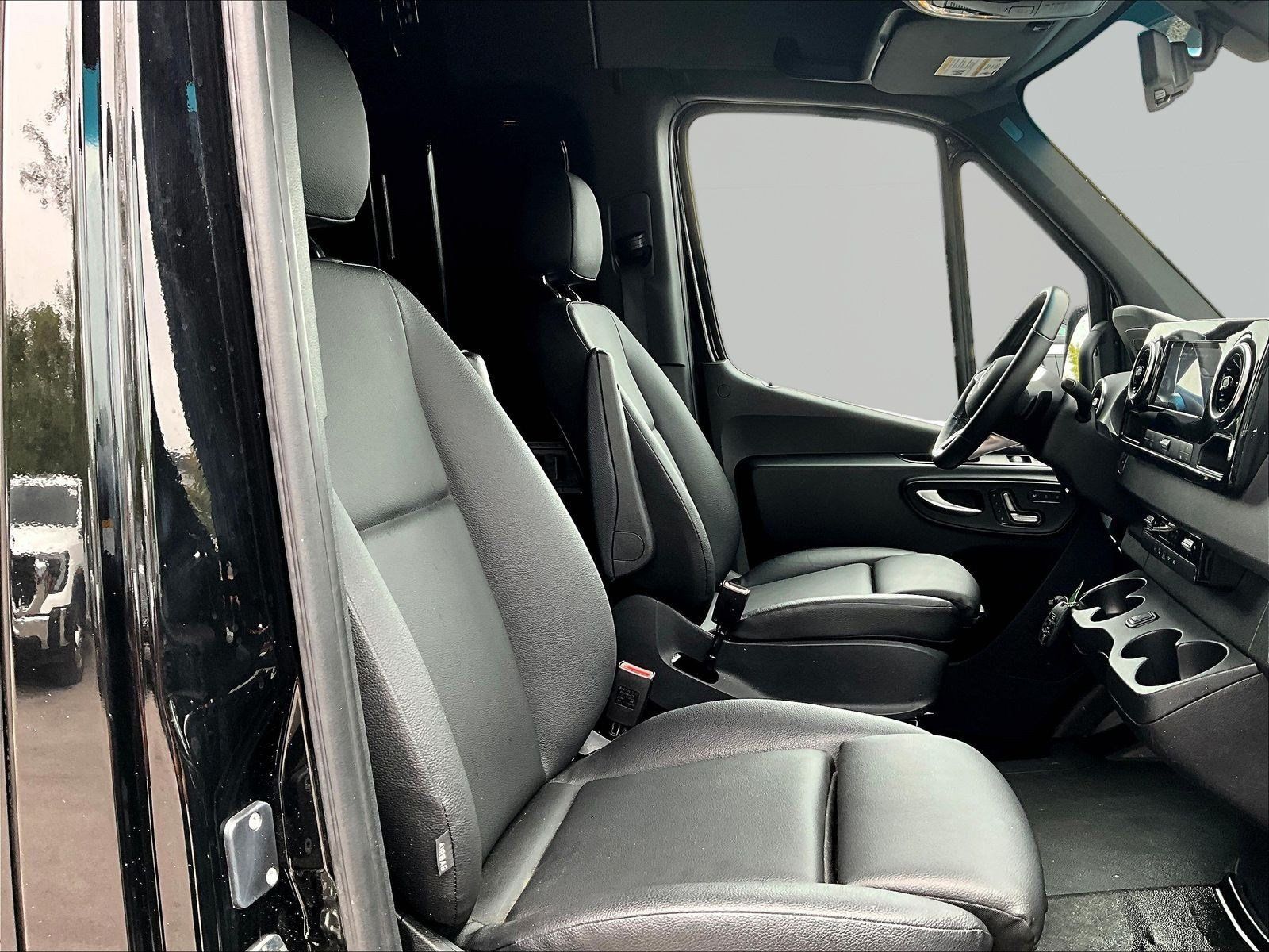 Used 2025 Mercedes-Benz Sprinter 2500 image 28