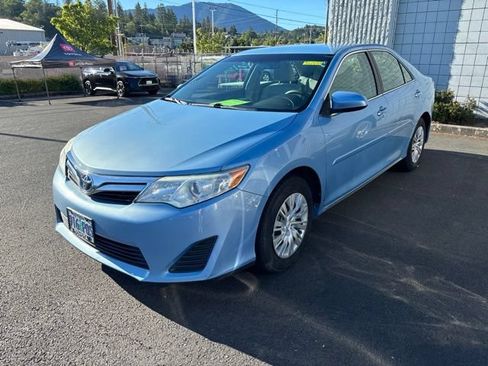 Used 2014 Toyota Camry LE FWD image 4