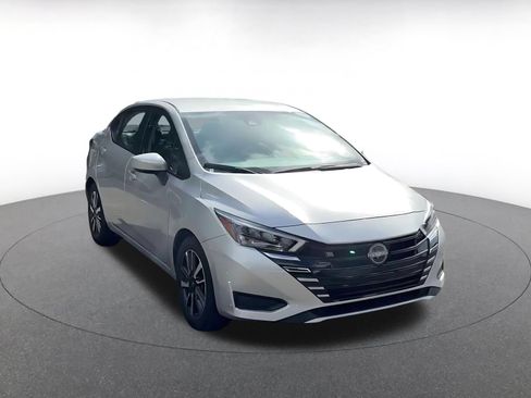 Used 2025 Nissan Versa SV FWD image 2