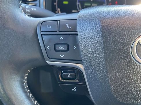 Used 2025 Toyota Camry SE image 20