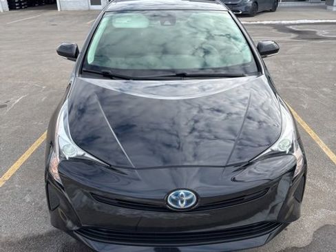Used 2018 Toyota Prius Two image 2