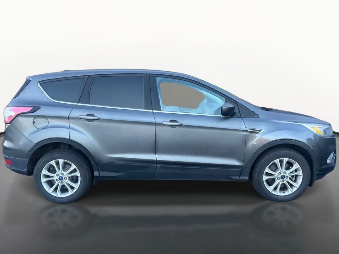 Used 2017 Ford Escape SE AWD/4WD image 2