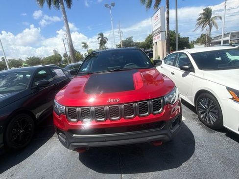 Used 2025 Jeep Compass Trailhawk AWD/4WD image 2
