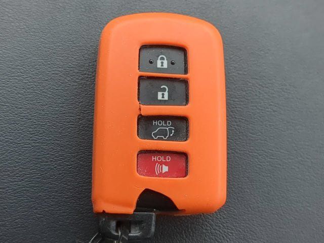Used 2015 Toyota RAV4 Limited w/ Technology Package AWD/4WD image 29