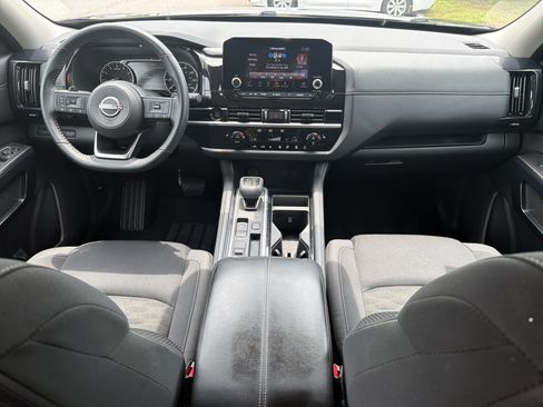 Used 2025 Nissan Pathfinder SV FWD image 4