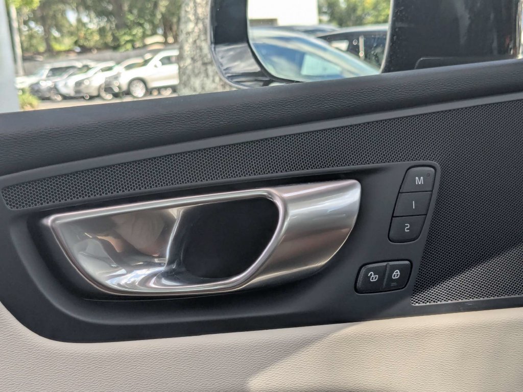 Certified 2024 Volvo XC60 B5 Plus w/ Protection Package Premier AWD/4WD image 31