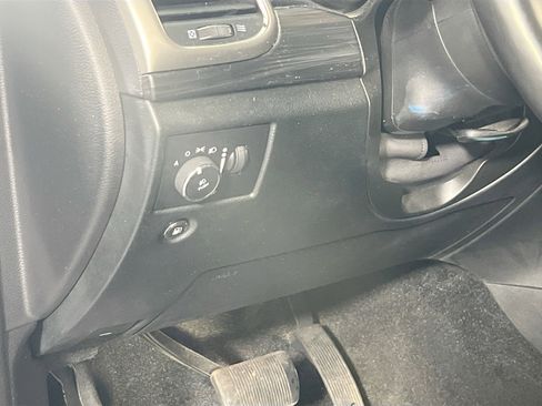 Used 2022 Jeep Grand Cherokee Laredo X image 10