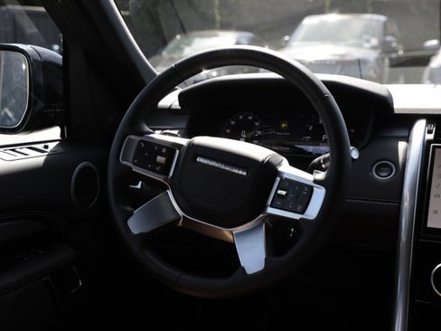 Certified 2025 Land Rover Discovery Dynamic SE AWD/4WD image 19