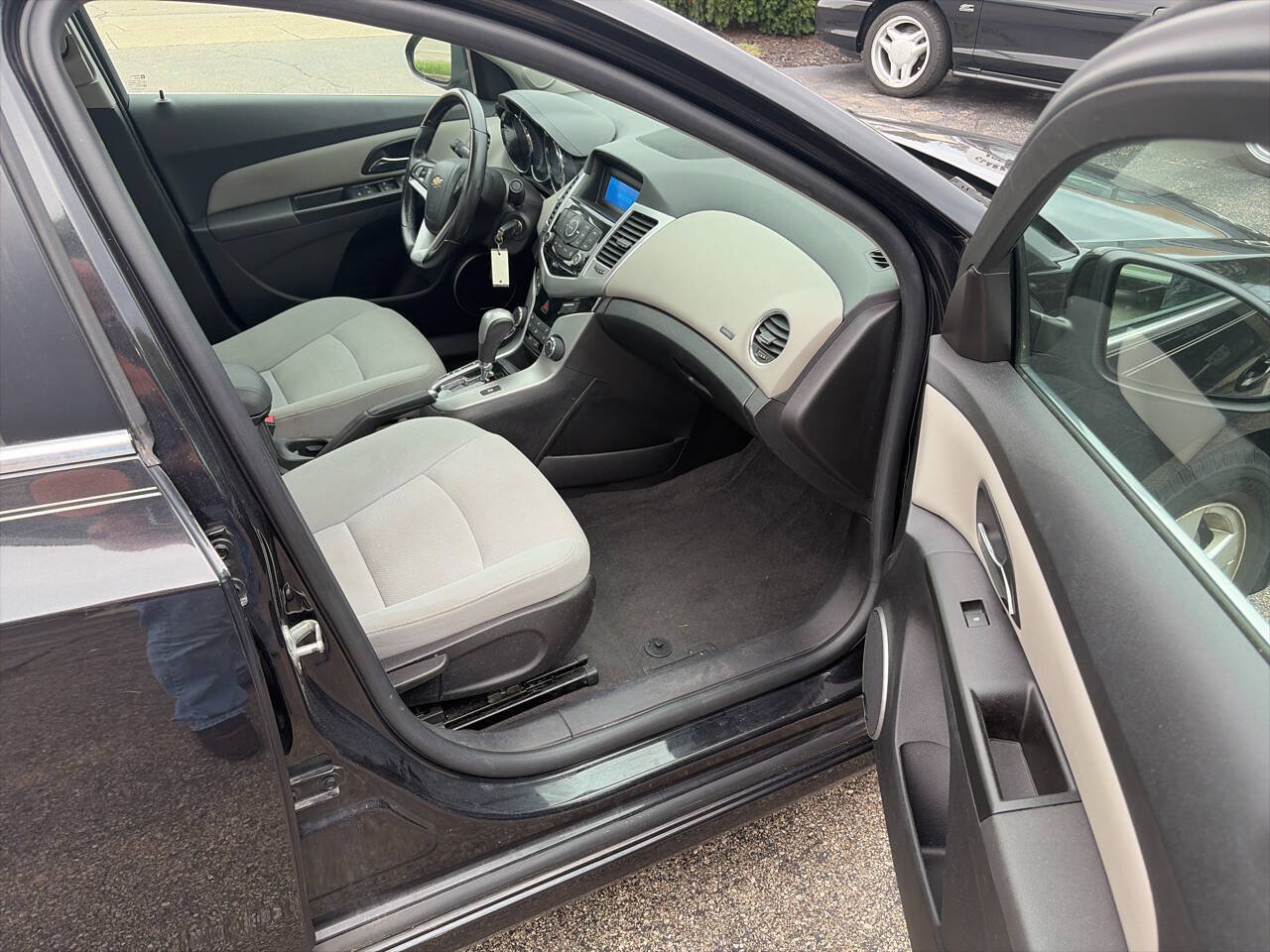 Used 2014 Chevrolet Cruze LT w/ All-Star Edition FWD image 11