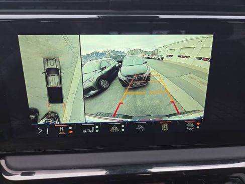 Used 2025 GMC Sierra 2500 AT4X image 24