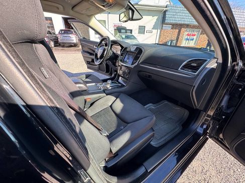 Used 2019 Chrysler 300 Touring w/ Sport Appearance Package image 43