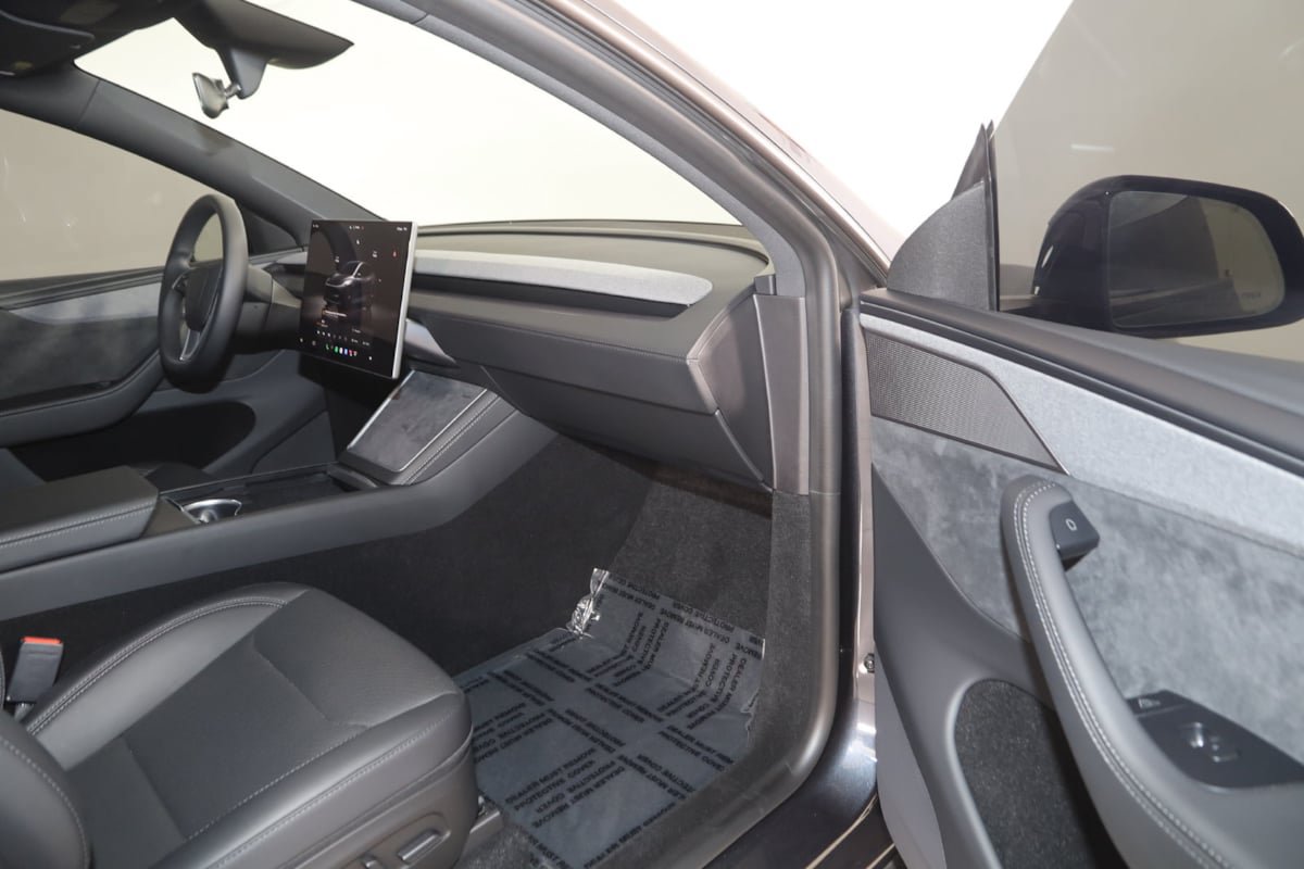 Used 2026 Tesla Model Y AWD image 42
