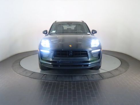 Certified 2026 Porsche Macan AWD/4WD image 10