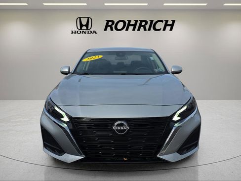 Used 2023 Nissan Altima 2.5 SV image 2