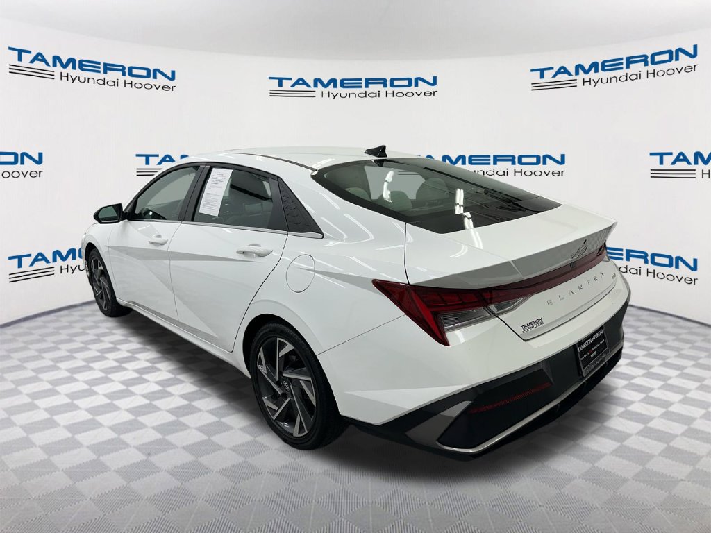 Used 2025 Hyundai Elantra Limited FWD image 3