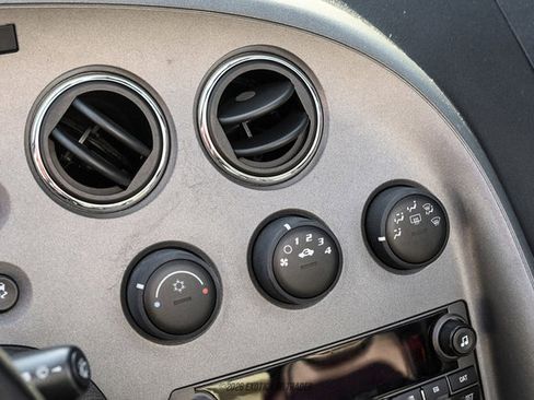 Used 2009 Pontiac Solstice GXP w/ Premium Package RWD image 36