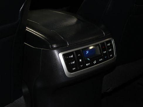Used 2015 Toyota Highlander Limited Platinum FWD image 30